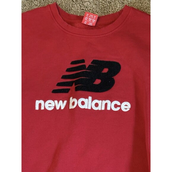 New Balance Big Fuzzy Textured Logo Red Crewneck Sweatshirt Women's Size XL - Picture 2 of 7